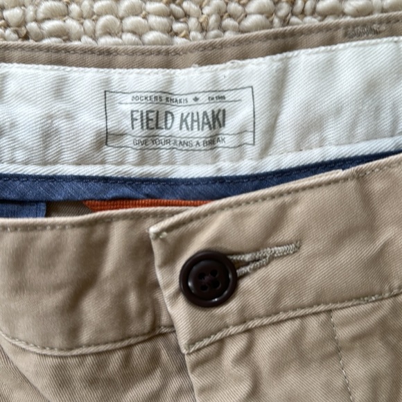 Men’s Dockers Field Khaki flat front pants - Picture 4 of 10